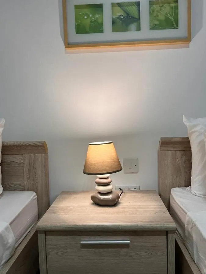 Crimson Court Apartment Is-Swieqi 0*,  Malta